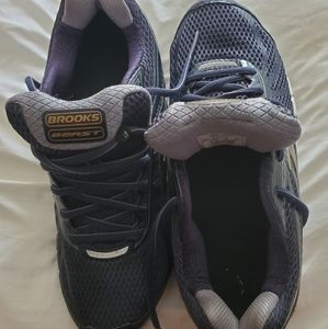 Brooks Beast 10.5 men